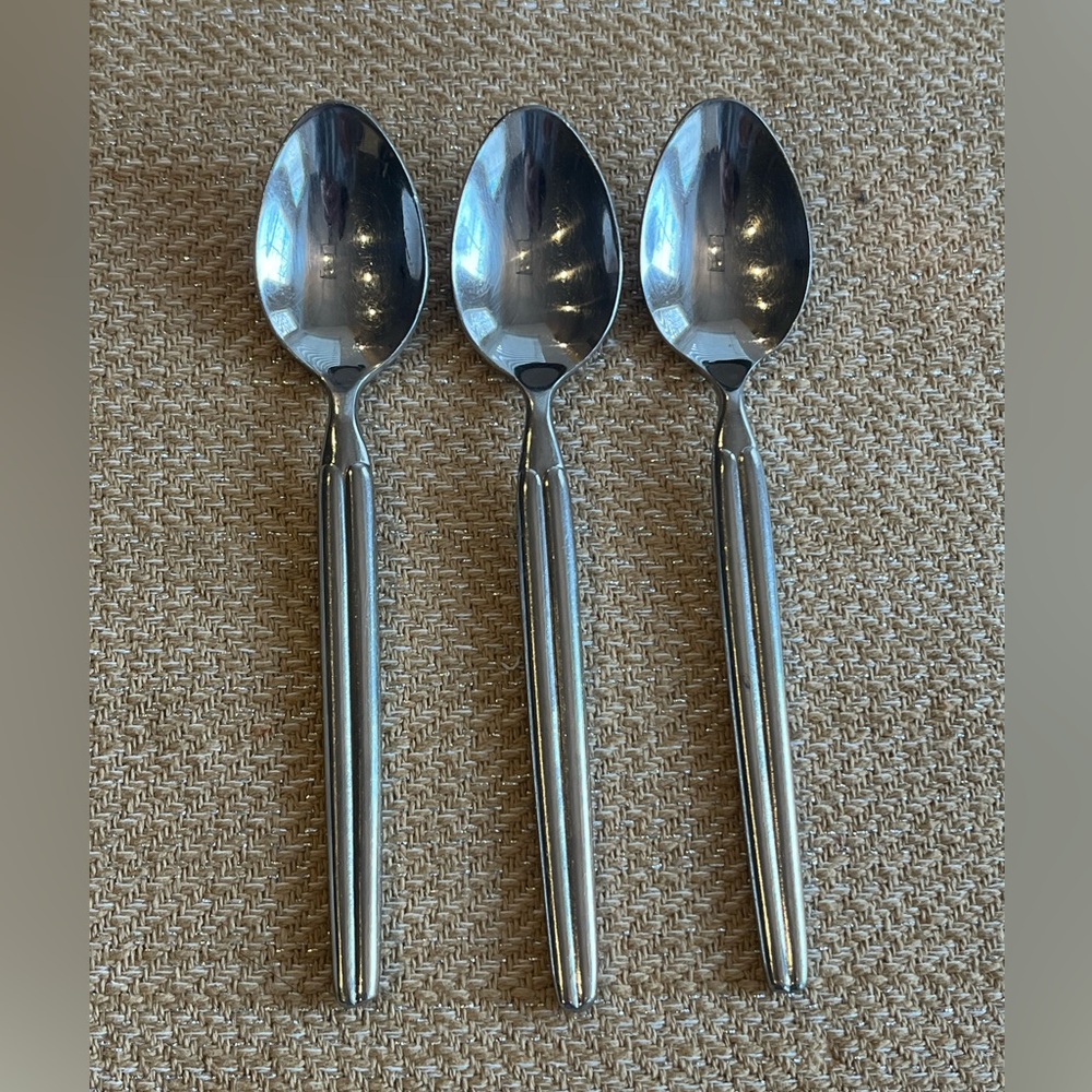 Hampton Silversmiths Ribbed Pattern
HSV15 Teaspoons (3)